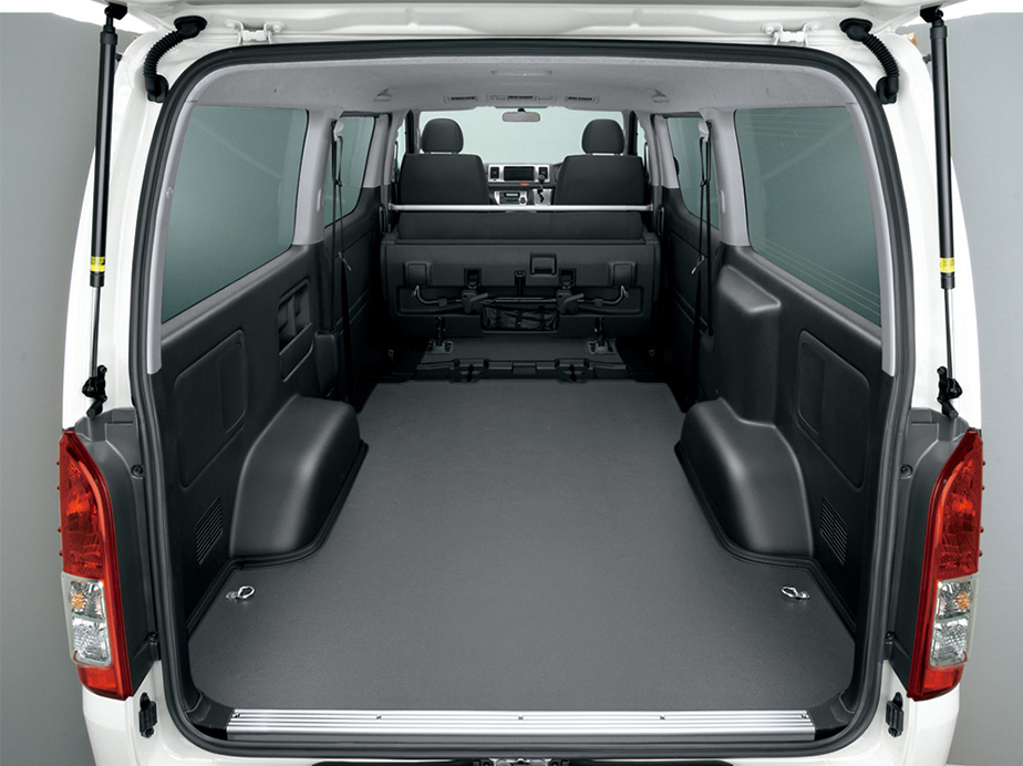 使いやすさ抜群!広大なラゲッジルームのType I床仕様