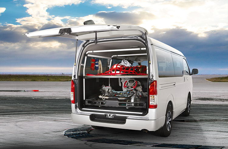 <img src='img/customize_slide_caption6.png' alt='カート'>スペースが必要となるカートの運搬にも最適です。床のアンカーナットにタイダウンフックを取り付ければ、しっかり固定できます。 カート